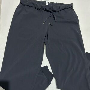 Lululemon athletic women black joggers pant Sz 8